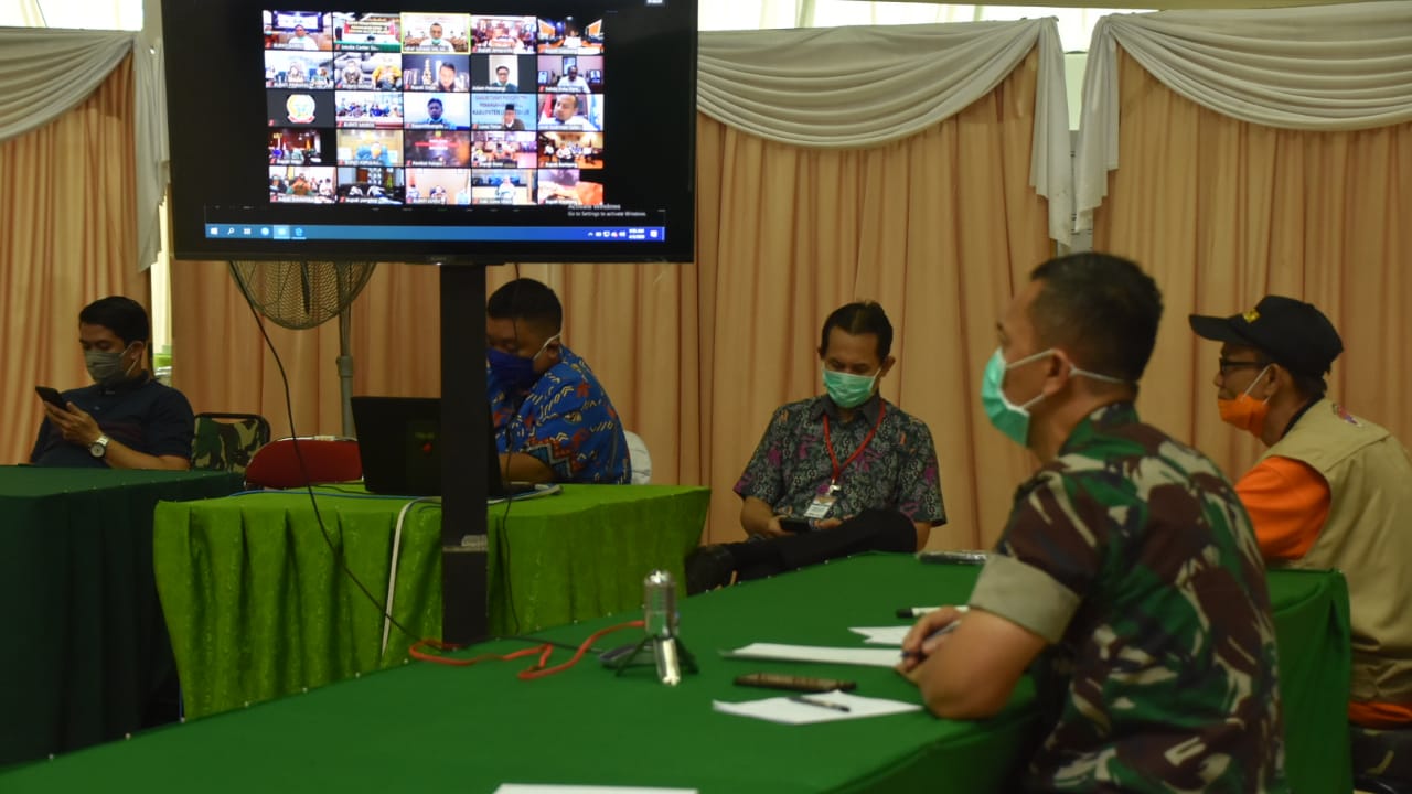 Vicon Conference Danrem 141 Bersama Wagub Bahas Penangganan Covid 19 Di Sulsel