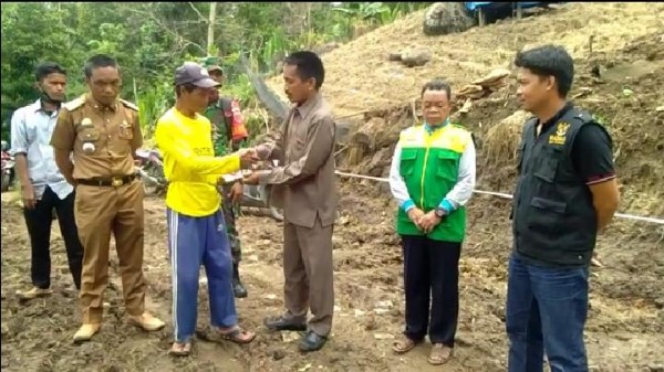 Longsor Terjadi di Tengah Pandemi, Baznas Enrekang Sigap Berbagi