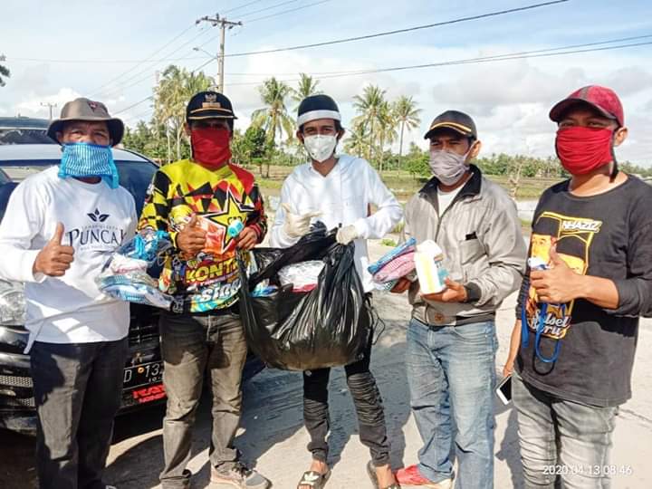 Peduli Lawan Corona, Pemuda di Sidrap Ini Bantu Warga 1.000 Masker