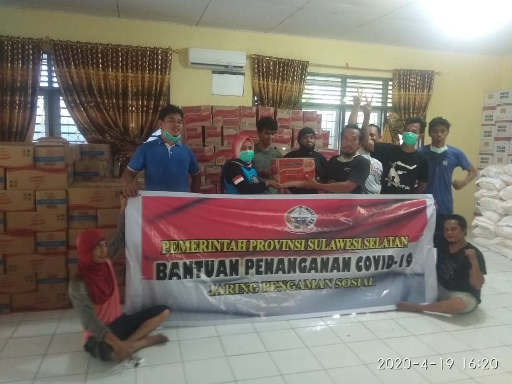 Efek Covid-19 Pemprov Dinsos Sulsel Sumbang Sembako ke Pemkab Enrekang