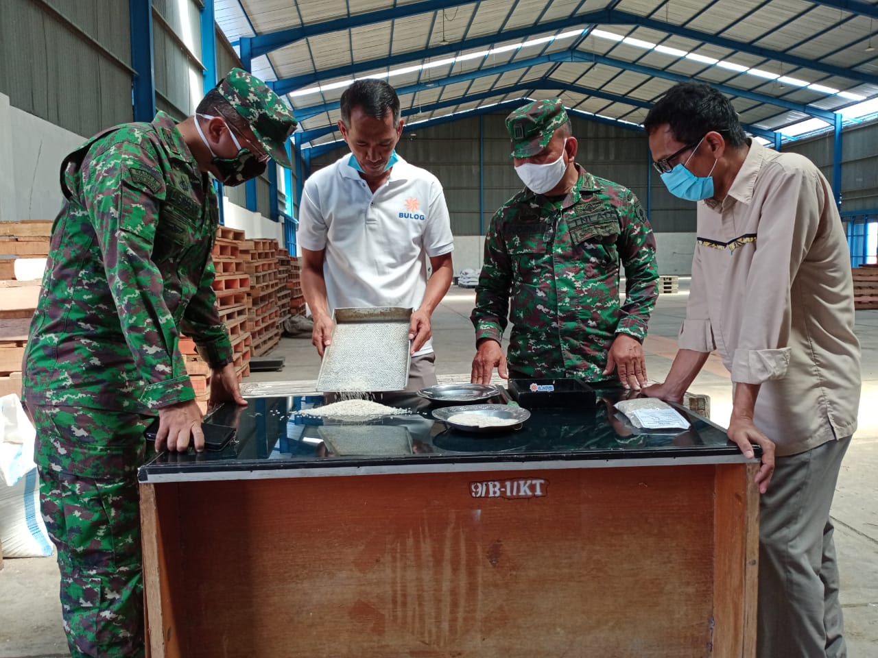 Dandim 1405 : Terimah Kasih Bulog Stok Beras Masih Aman Ditengah Wabah Covid-19