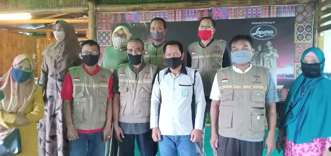 Usai Dikukuhkan, Tim 7 Lapares Relawan Covid-19 Langsung Bagikan 200 Paket untuk Warga