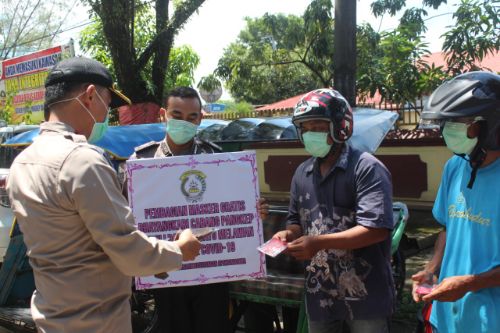 Dampak Wabah Covid-19, Kapolres Pangkep Santuni Tukang Bentor dan Kuli Bangunan Paket Sembako