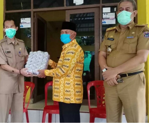 Perangi Covid-19, Golkar Enrekang Bantu APD dan Suplemen Bagi Nakes