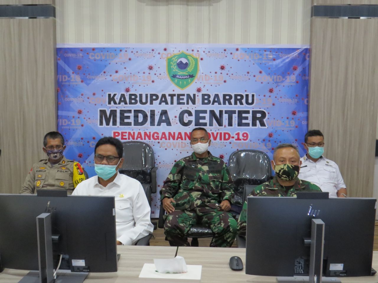 Di Barru Bersama Bupati, Danrem 141 Toddopuli Gelar Video Conference 