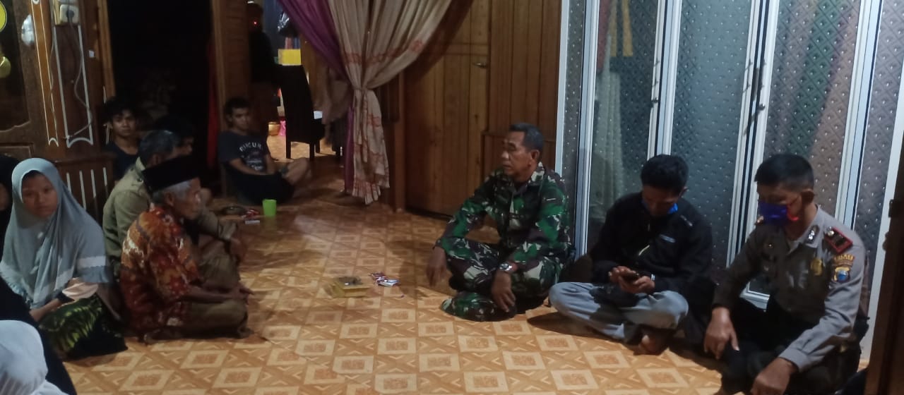 Kapolsek Alla Polres Enrekang Mendatangi Rumah Duka Korban Penikaman