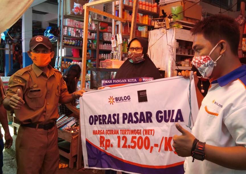 Bulog Bersama Disdagrin Sidrap Gelar Operasi Pasar Gula ‘Door To Door’