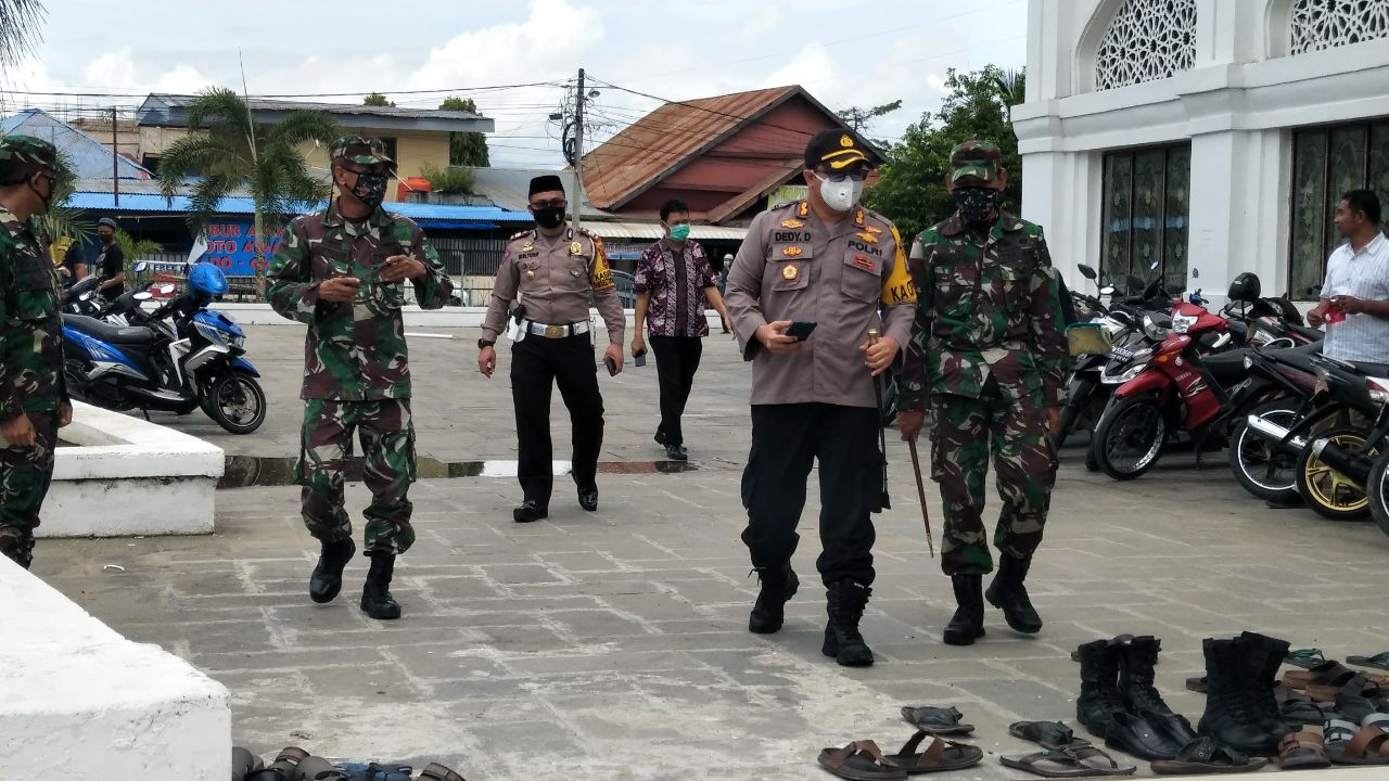 Forkopimda Wajo Pantau Sholat Jumat Perdana Di Tengah Pandemi