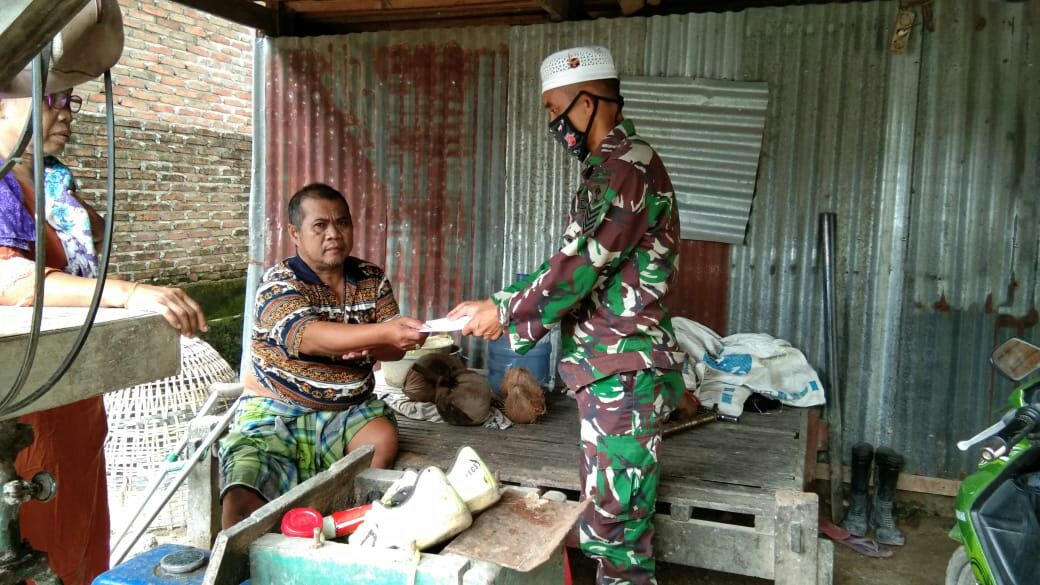 Ditengah Pandemi Covid-19, Kodim 1420 Sidrap Salurkan Zakat Fitrah