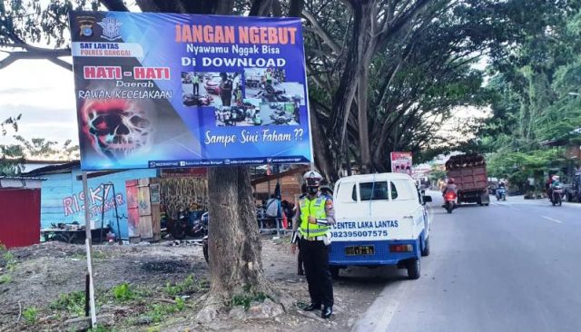 Lewat Himbauan Spanduk di Jalan Poros, Cara Satlantas Polres Banggai Tekan Lakalantas