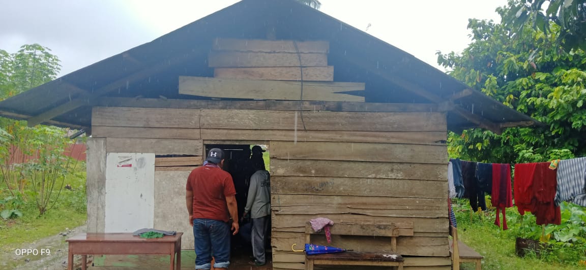 Wujud Aplikasikan Milad Bhayangkara ke-74, Kapolsek Batui Serahkan Satu Unit Rumah