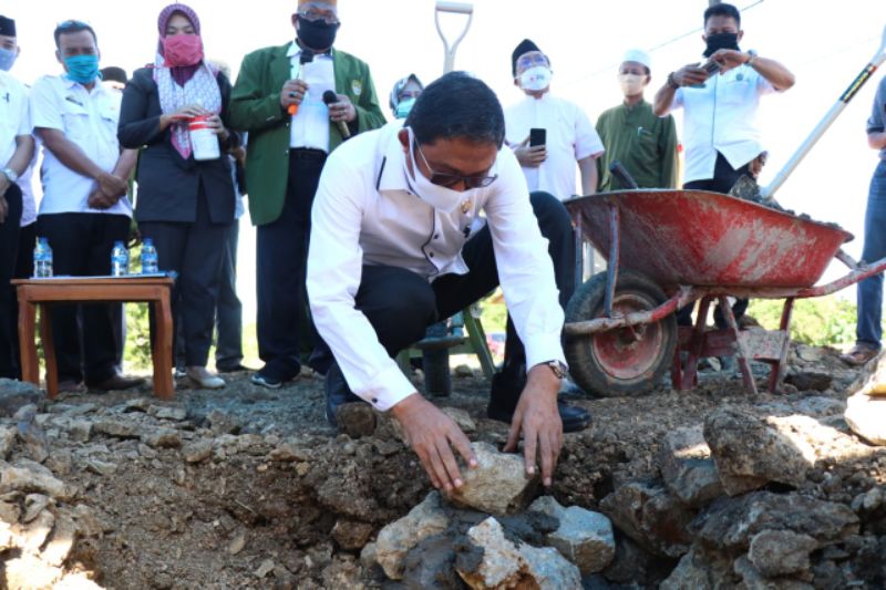 Pemkab Barru Komitmen Bantu Majukan Pesantren DDI Mangkoso