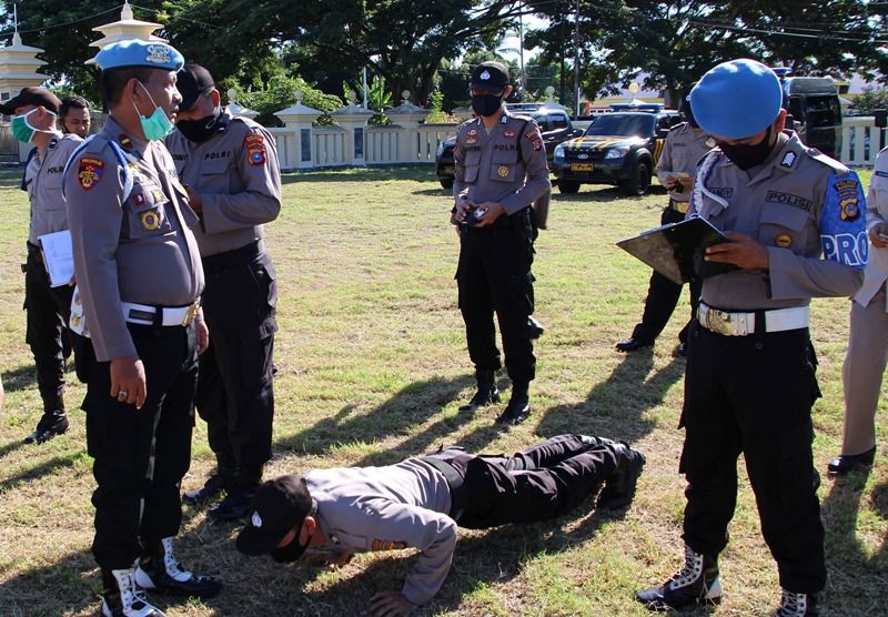 Sikap Tampang dan Kelengkapan Anggota Polres Banggai Diperiksa. Ini Tujuannya