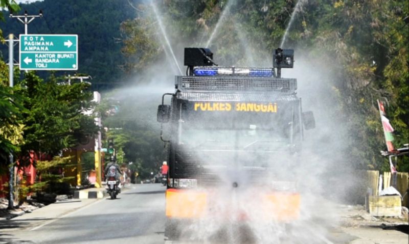 Baksos Serentak Penyemprotan Disinfektan Warnai Milad Bhayangkara ke-74 di Polres Banggai