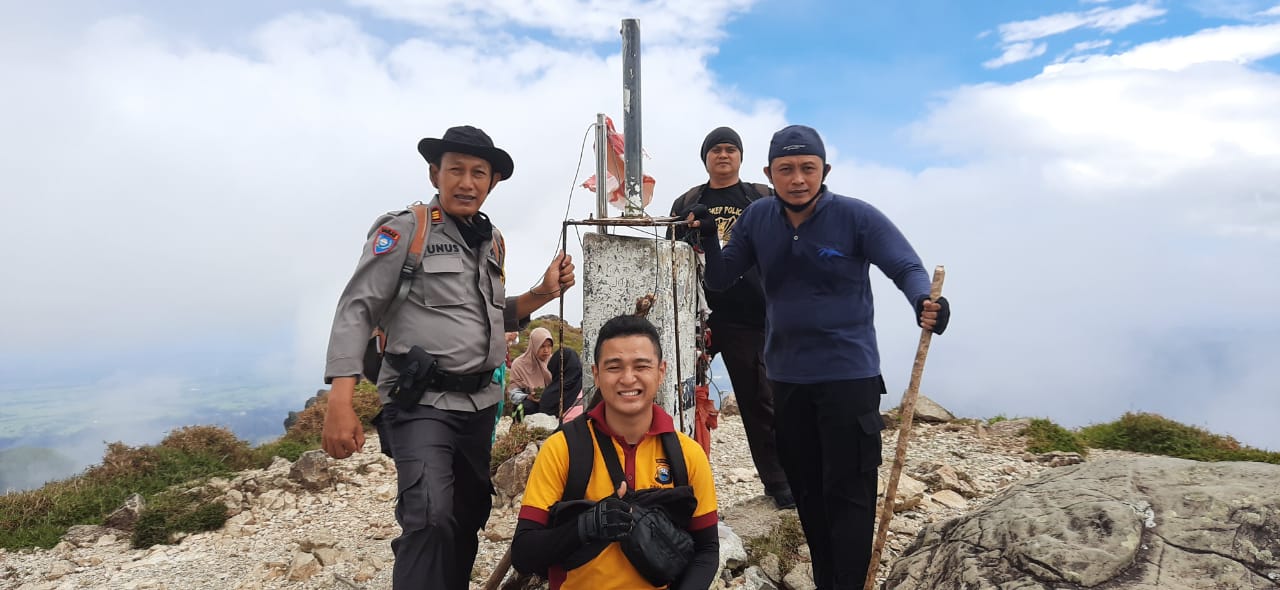 Cek Jalur Wisata, Kapolres Bersama Dandim dan Wabup Lakukan Pendakian ke Bulusaraung