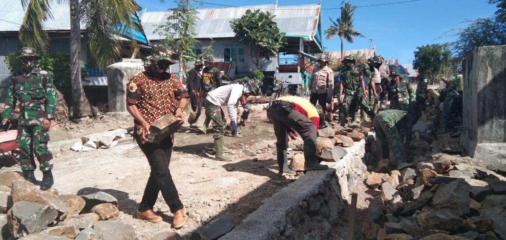 Dukung Program TMMD, Kades Mobilisasi Masyarakatnya Bantu Bapak-bapak TNI