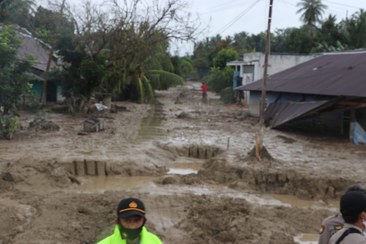 Kapolda Sulsel Sigap Ambil Langkah Kemanusiaan Pasca Banjir Luwu Utara