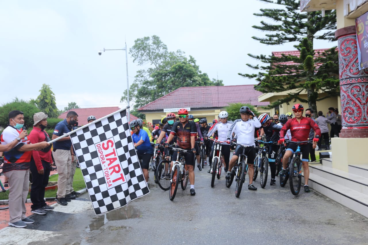 Gowes Pagi Hari di Toba, Kapolda: Ini Untuk Kesehatan Bukan Untuk Juara