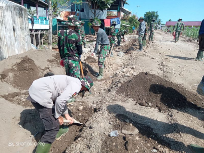 Warga dan Prajurit Kompak Menyatu di Lokasi TMMD, Bukti Kemanunggalan TNI dan Rakyat