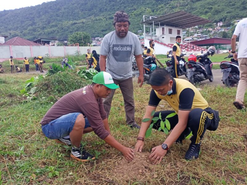 Bersama LSM dan KBPPP, Kapolres Banggai Aplikasikan Penghijauan Peduli Lingkungan