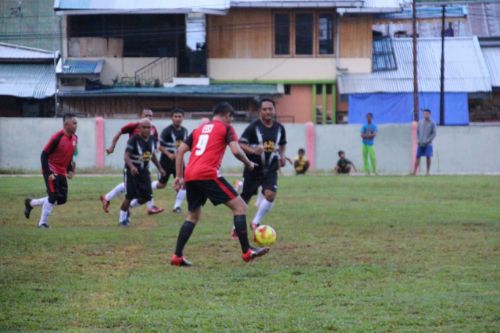 Jaling Silahturahmi, Kapolres Banggai Ikut Main Bola Forkopimda dan Persibal All Star