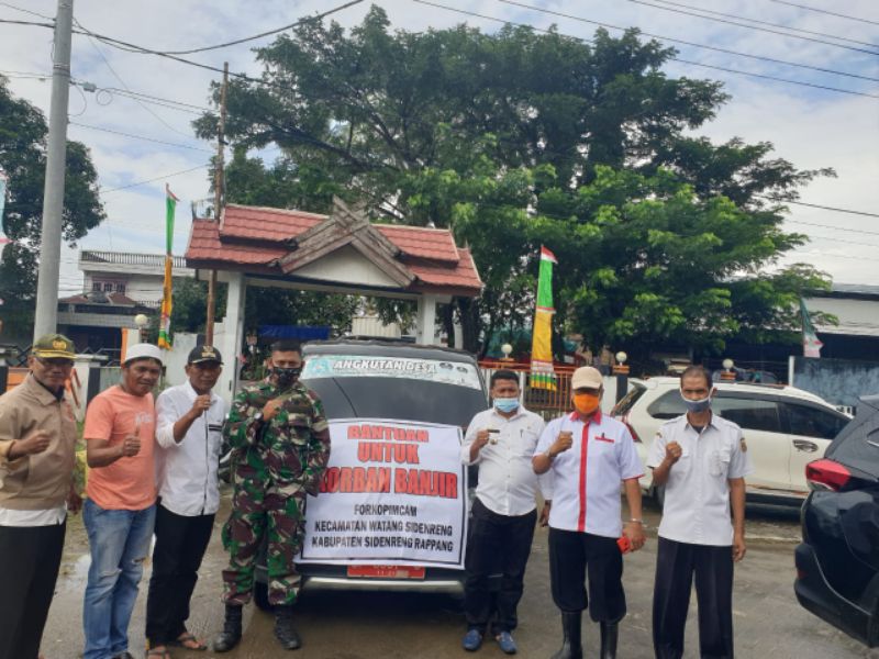 Pemerintah Kecamatan Watsid Salurkan Bantuan Korban Terdampak Banjir