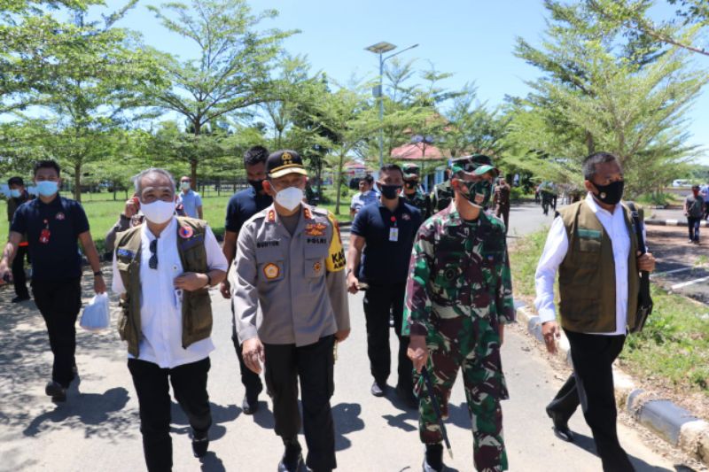 Kapolda Sulsel Bersama Forkopimda Sulsel Dampingi Mensos Tinjau Lokasi Pasca Banjir Di Luwu Utara