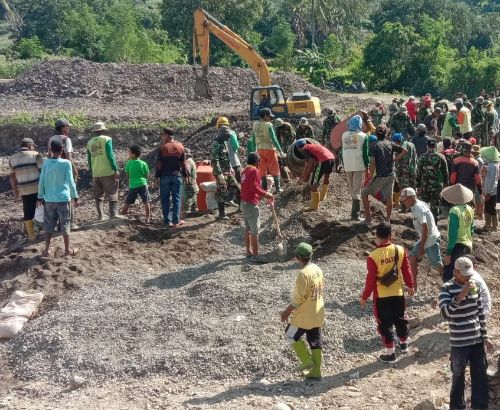 Progres Pekerjaan Fisik, Warga dan Satgas TMMD ke-108 Kodim 1425 Kian Semangat Rampungkan