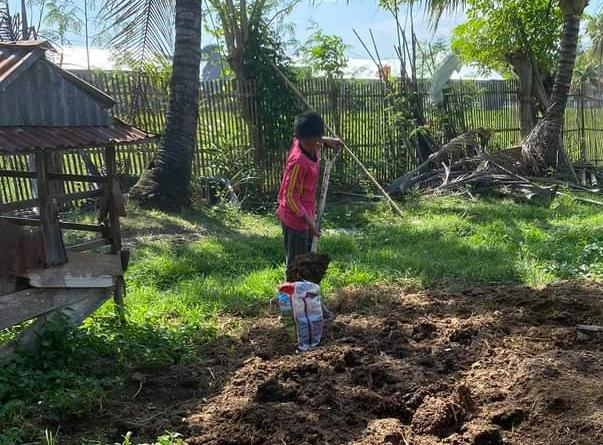 Inspiratif! Anak Yatim Ini Jualan Pupuk Kandang Demi Tetap Sekolah