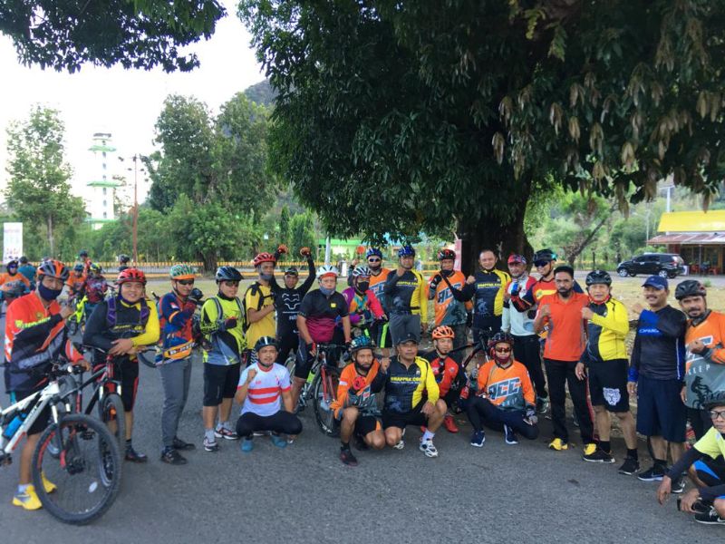 Manfaatkan Hari Libur, Kapolres Pangkep Gowes Bersama PJUnya