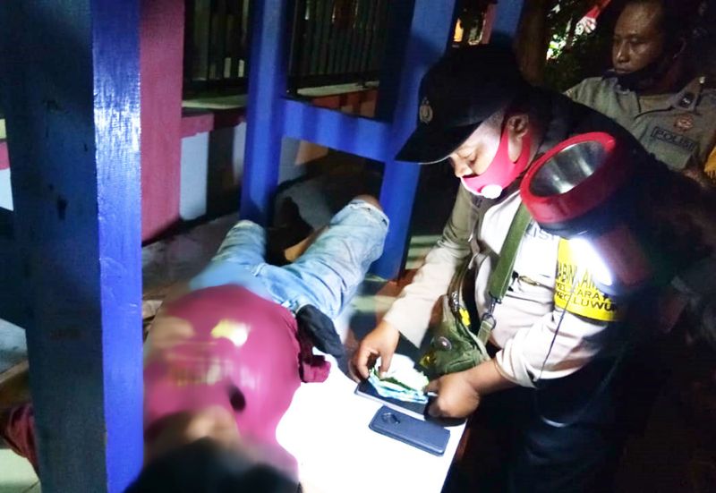 Mabuk Berat, Seorang Pria di Luwuk Diamankan Polisi Karena Tidur di Halte