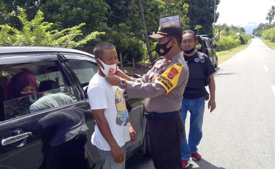 Polsek Pagimana Lakukan Pendisiplinan Penggunaan Masker di Jalan