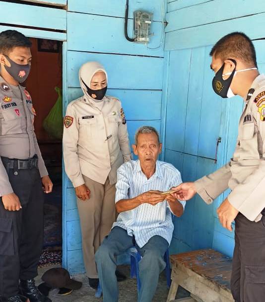 Program Senin Bersedekah, Wujud Peduli Polres Banggai Bagi Warga Berekonomi Lemah