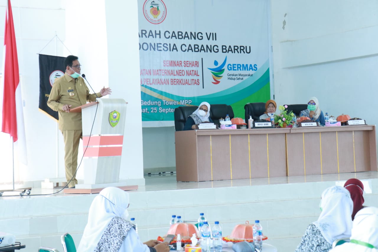 Bupati Suardi Saleh Sebut Keistimewaan Profesi Bidan di Muscab IBI Cabang Barru