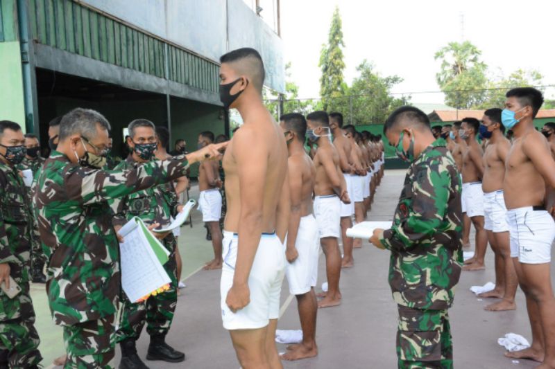 447 Calon Bintara TNI-AD Korem 141 Toddopuli Ikut Sidang Parade