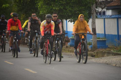 Gowes Akhir Pekan, Danrem 141 Bersama Dandim 1407 Susuri Kota Bone