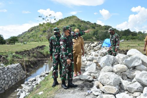 Di Sidrap, Danrem 141 bersama Dandim 1420 Kunjungi Tiga Titik Lokasi TMMD Ke-109