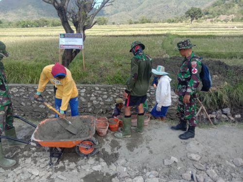 Tetap Prokes, Tim Satgas TMMD di Sidrap Semangat Kerja Ditengah