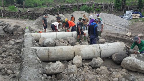 Hubungkan Dusun Pabbaresseng Atakkae, Satgas TMMD Pasang Gorong-gorong