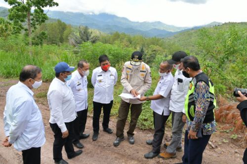 Genjot Ekonomi Masyarakat di Pedesaan, Gubernur Sulsel Cek Progres Jalan di Daerah Terisolir Torut