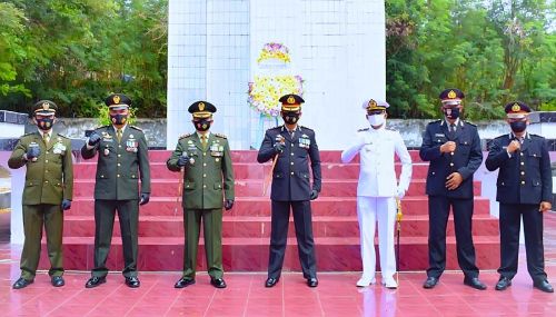 Peringatan HUT TNI ke-75, Kapolres Banggai Hadiri Upacara Ziarah Nasional di TMP