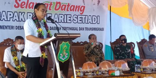 Letakkan Batu Pertama, Wamen DPDT RI Wujudkan Impian Warga Bangun Jembatan di Lampiring Pitu Riase