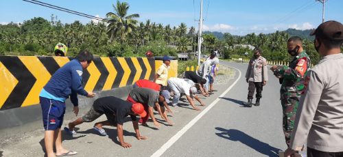 Nekat Tak Pakai Masker, Belasan Warga di Batui Disanksi Push Up