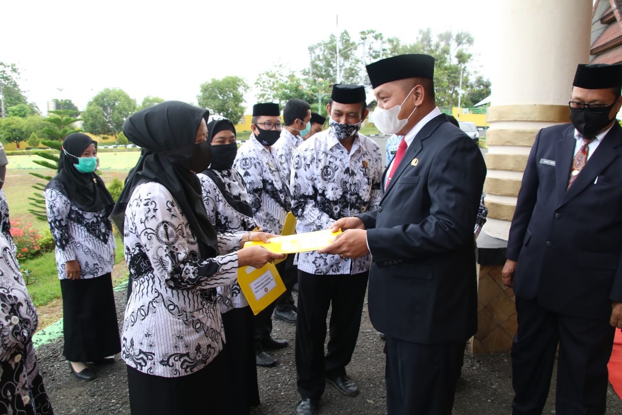 Hari Guru Nasional, Pjs Bupati Bacakan Pidato Seragam Menteri Pendidikan RI