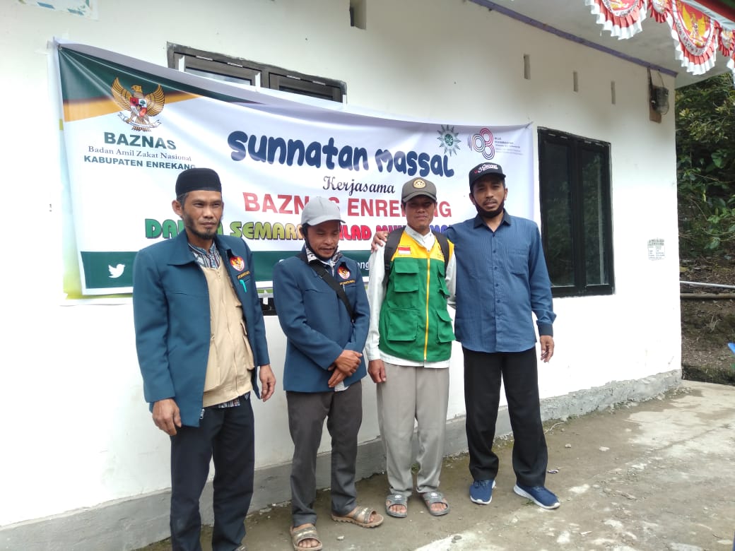 Baznas Enrekang Gelar Sunnatan Massal di Milad Muhammadiyah ke-108 di Desa Latimojong