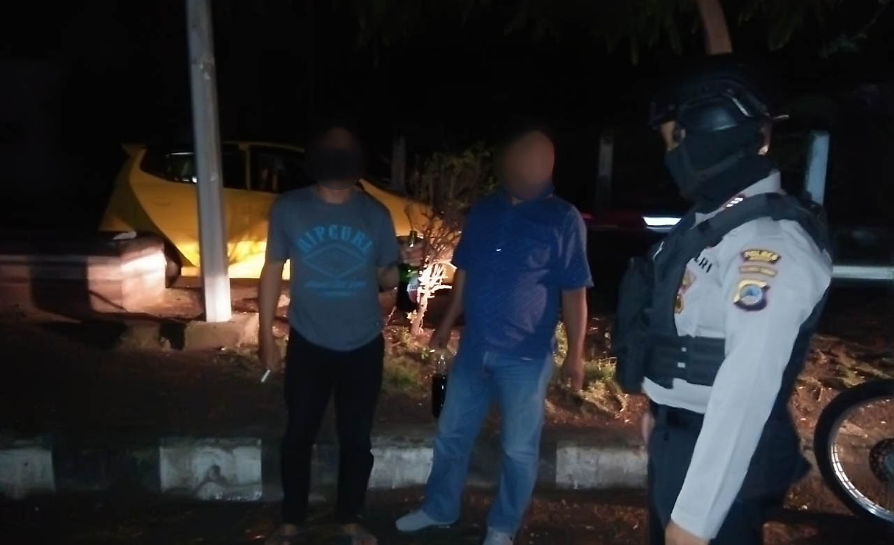 Patroli Tim Tarantula Sabhara Polres Banggai Bubarkan Warga Pesta Miras