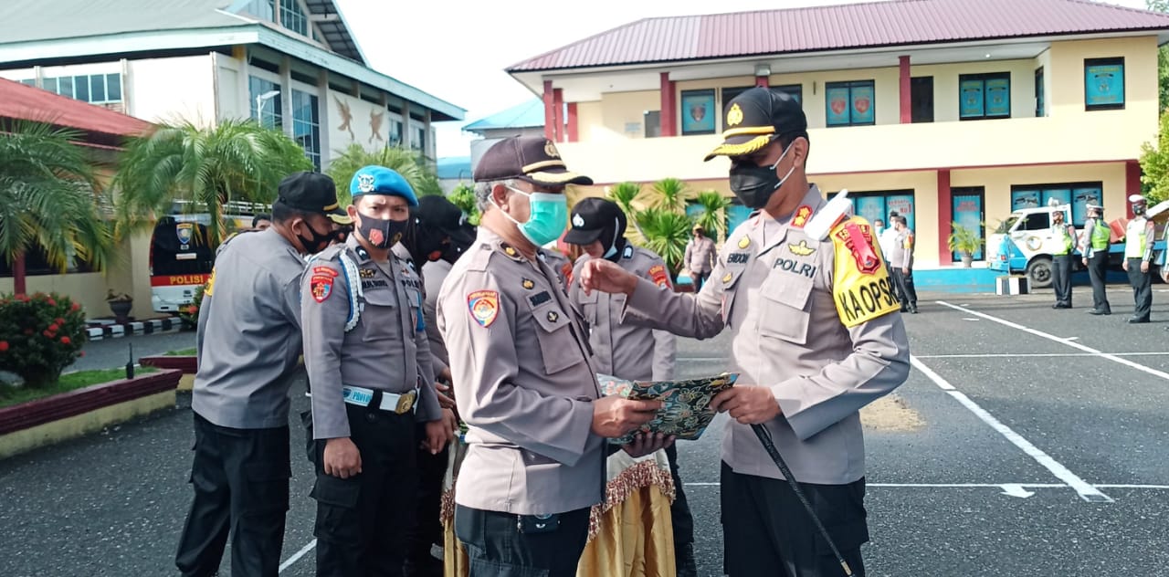 Kapolres Pangkep Pimpin Upacara Purna Bhakti Kabag Ren Polres Pangkep