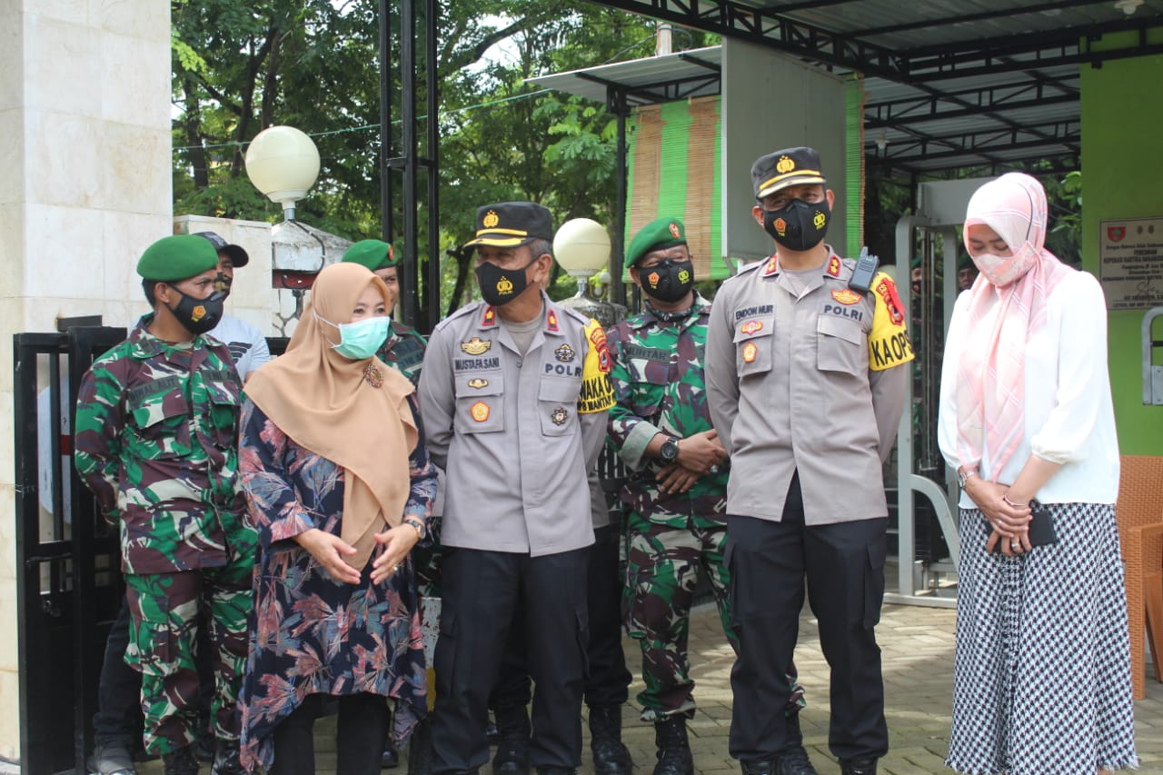 Didampingi Ketua Cabang Bhayangkari Pangkep, Kapolres Hadiri Pelepasan Dandim 1421