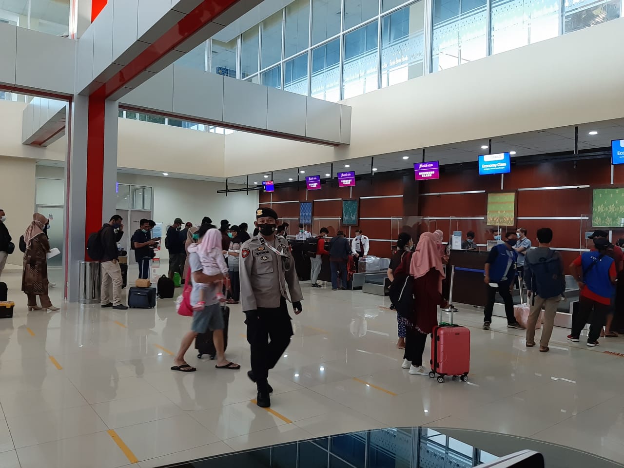 Operasi Lilin Tinombala 2020 di Bandara Syukuran Aminudin Amir Luwuk Di Perketat Pengawasannya