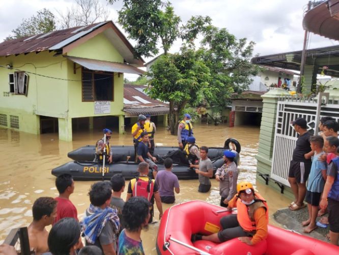 Hujan Terus Guyur, Sejumlah Kecamatan di Medan Terendam Air Bah